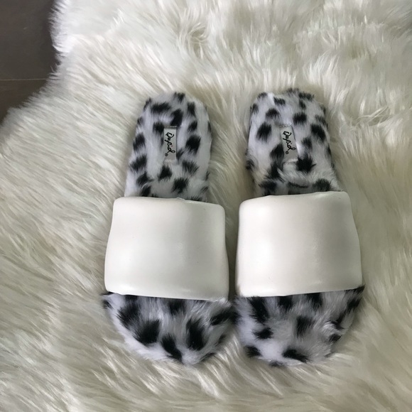 White Fluff Slide with Polka Dot Fur Slipper - Picture 6 of 10